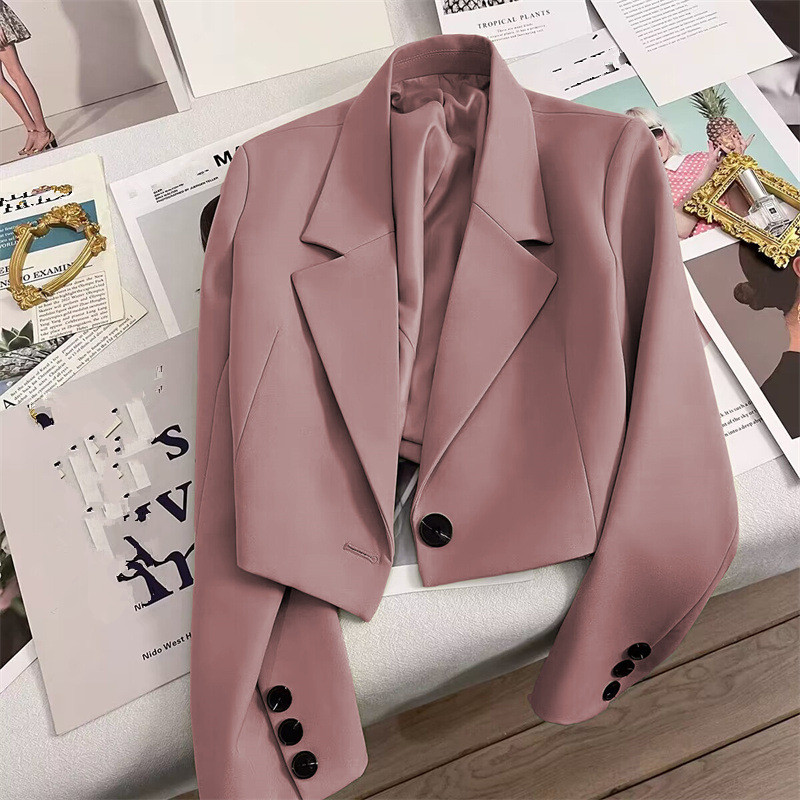 Блейзер женский весна-осень с лацканами на пуговице