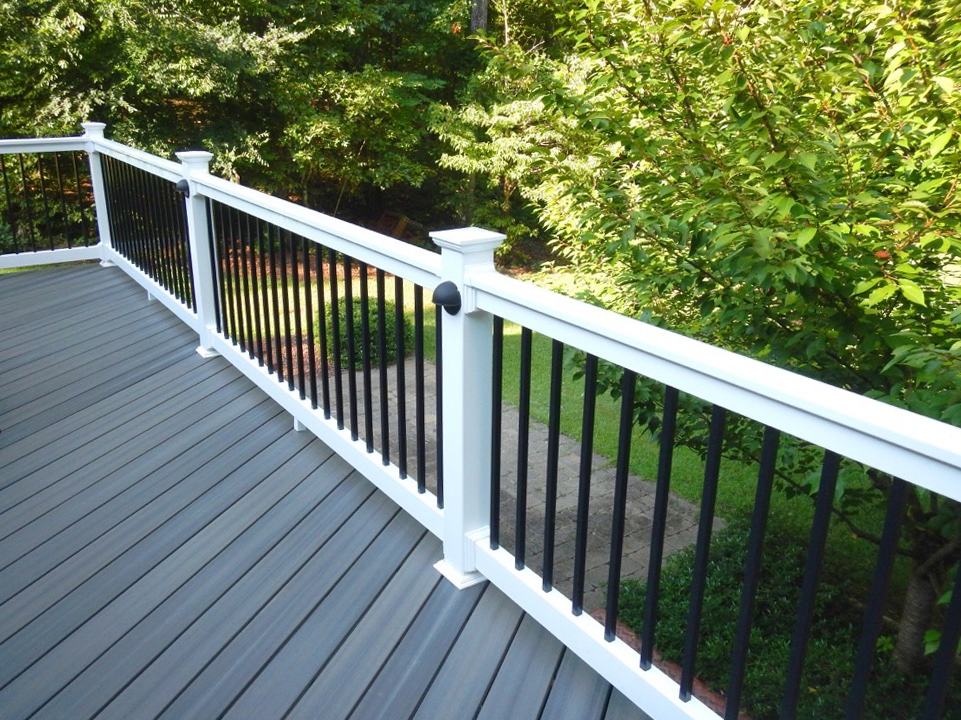 Hight Quality Residential Outdoor Vinyl Aluminum Baluster, PVC Aluminum Decking Railing, Balcony Plastic Composite Deck Railing