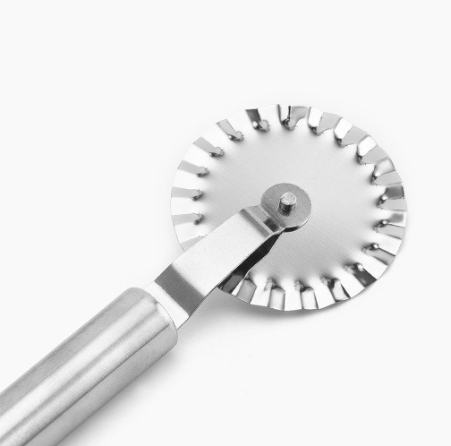 Нож для пиццы с рифленым колесом из нержавеющей стали