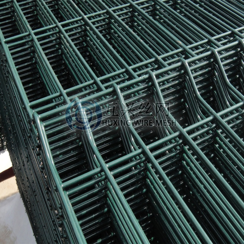 Strong Triangle Curvy Colorful Galvanized & PVC Painting Carbon Steel Wire Weld Mesh Fencing Panel for Highway Railway Safety Guard Rail