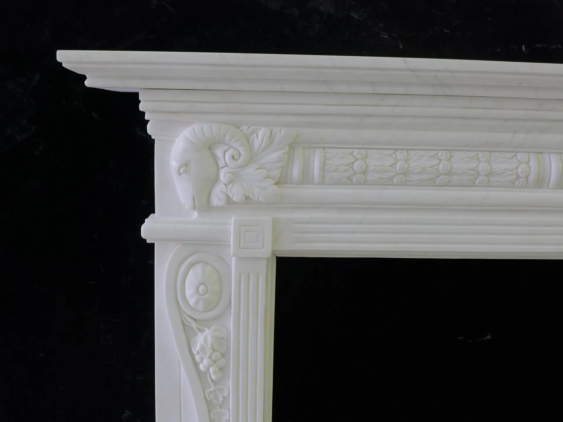 Beautifully Carved Hot Selling Indoor Marble Mantel Fireplace