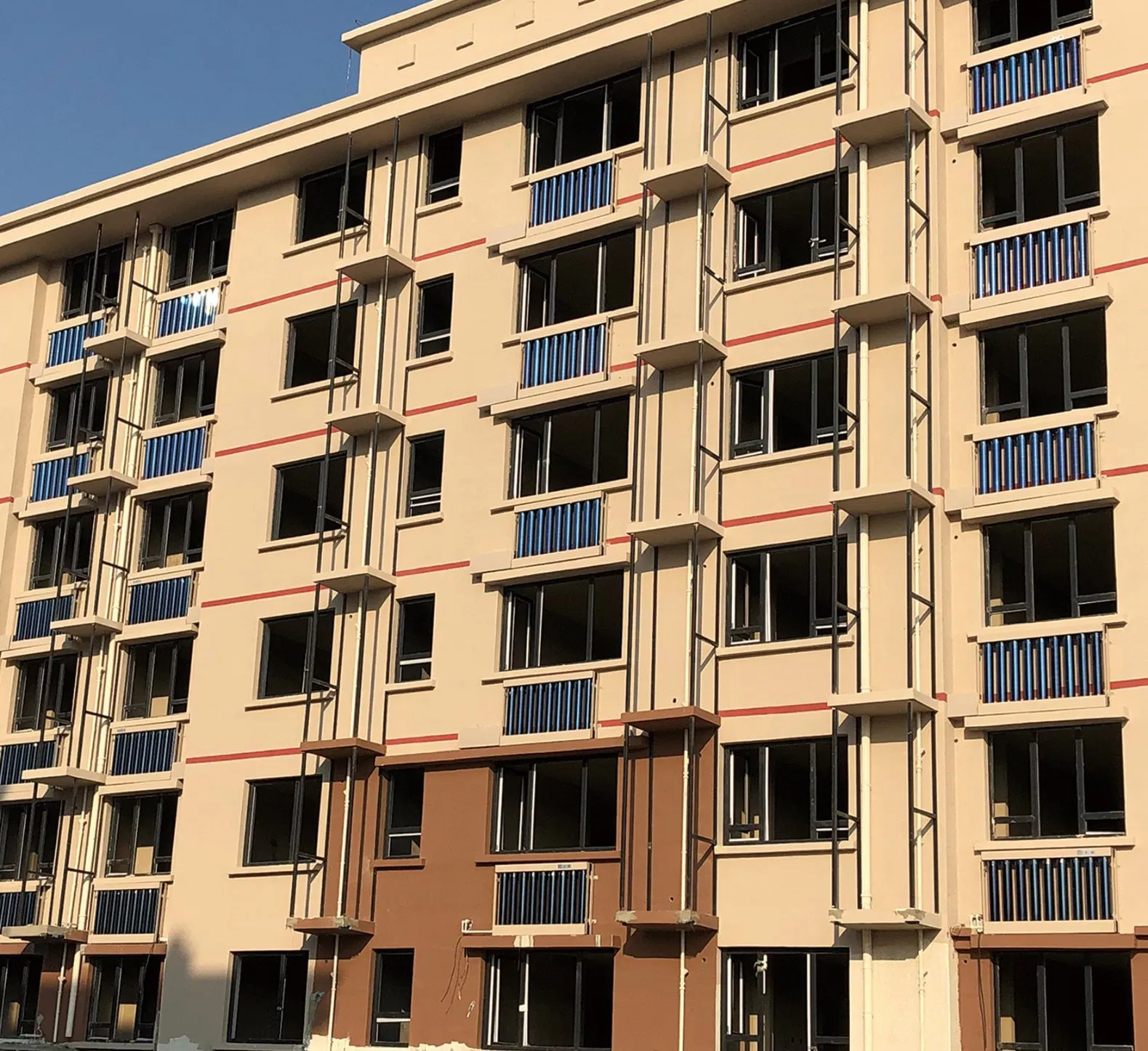 Высокоэффективный солнечный водонагреватель на 6 трубок