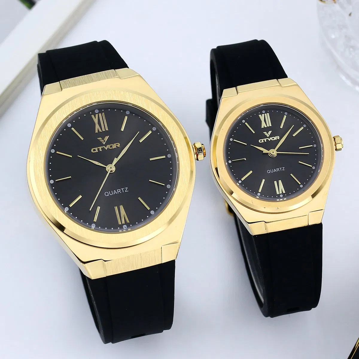 Factory OEM/ODM Sporty Silicone Strap Lady Watch Couple Watch Stock Men′ S Wrist Watch