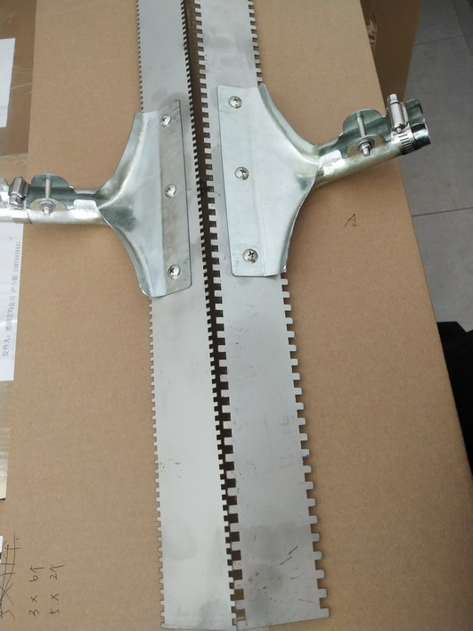 Double Notch Floor Coating Square Teeth Rake U=4mm