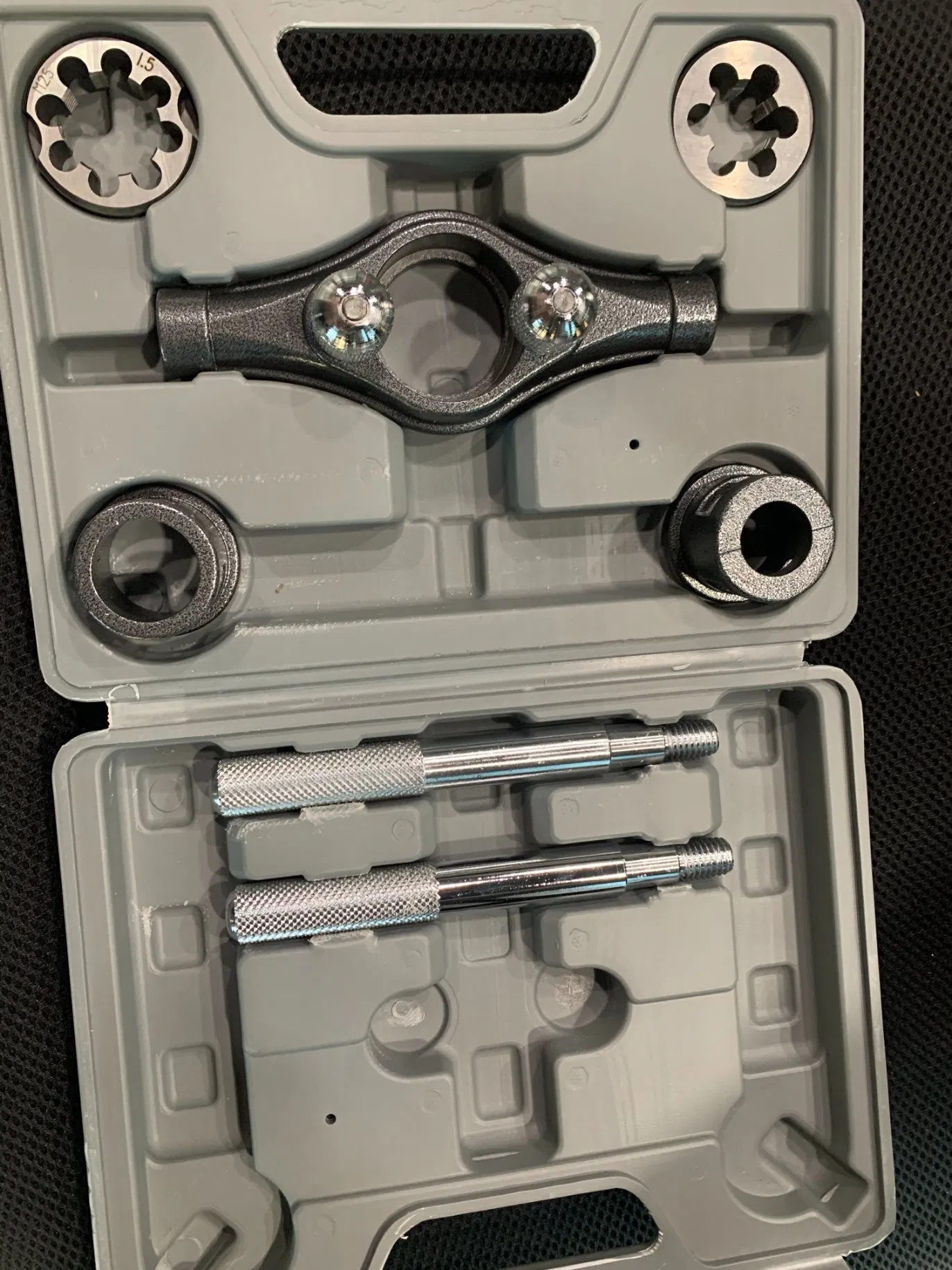 Плашки и держатели 20мм и 25мм для нарезки резьбы BS4568