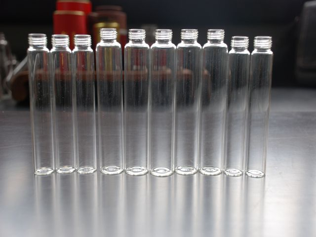 Нейтральная стеклянная пробирка с винтовой крышкой