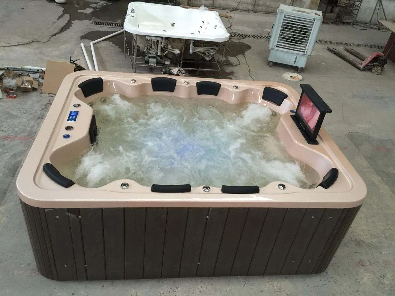 Modern Freestanding Outdoor Family Sexy Massage 8 Person Outdoor SPA Hot Tub