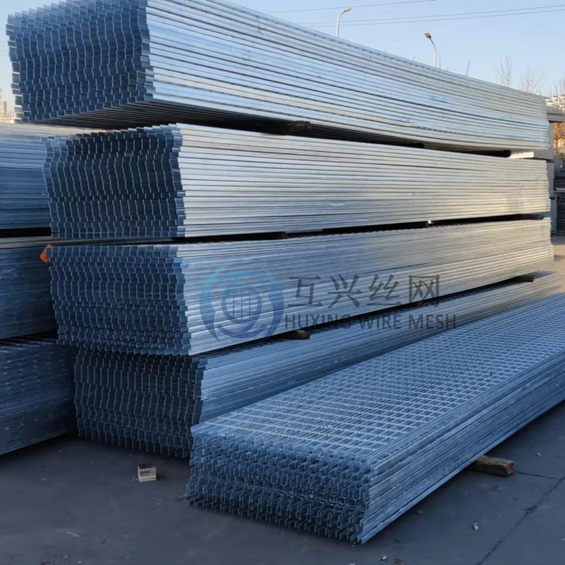 Hot Dipped Galvanized Carbon Steel Bar Weld Grid Heavy-Duty Durable Steel Grating Fence for Industrial and Residential Security Barriers