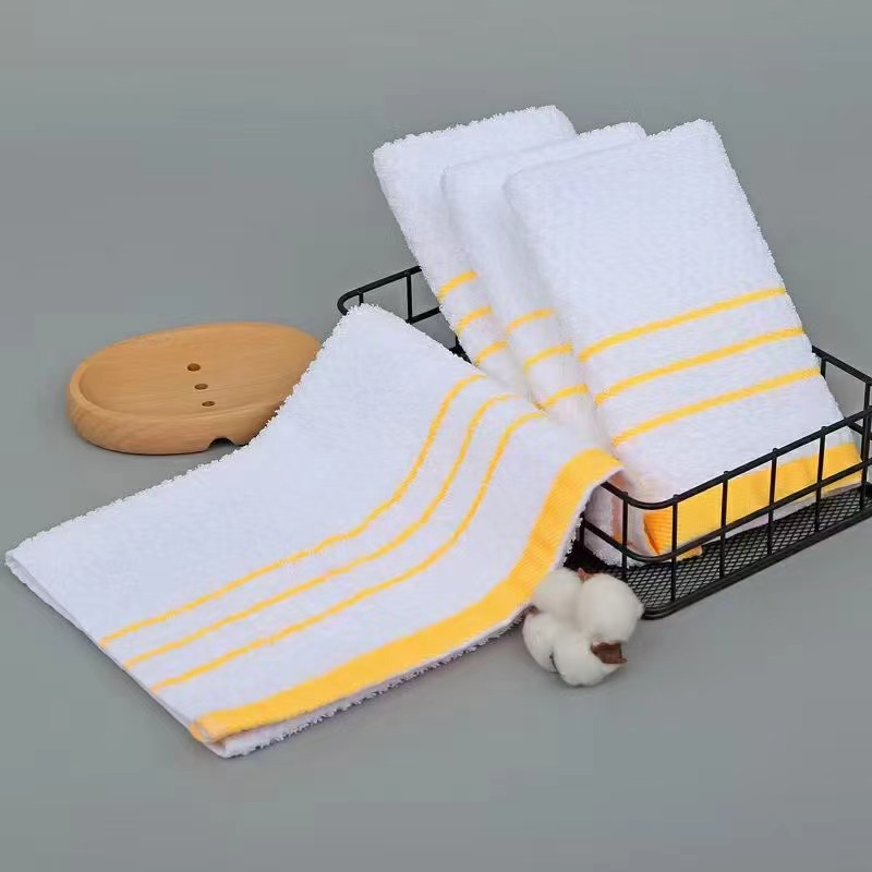 Hotel Face Towel with Hotel Amenities for Guest Room Using