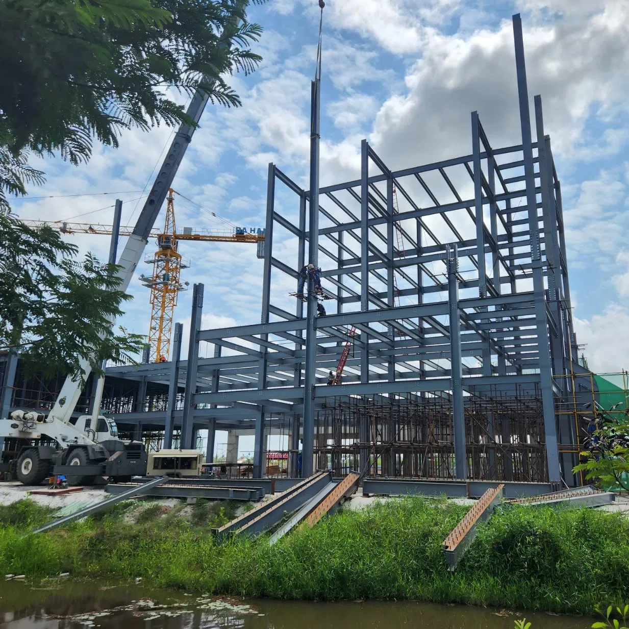 Modern Design Prefabricated Multi Floors Steel Structure Buildings Apartment Buildings Steel Structure Hotel