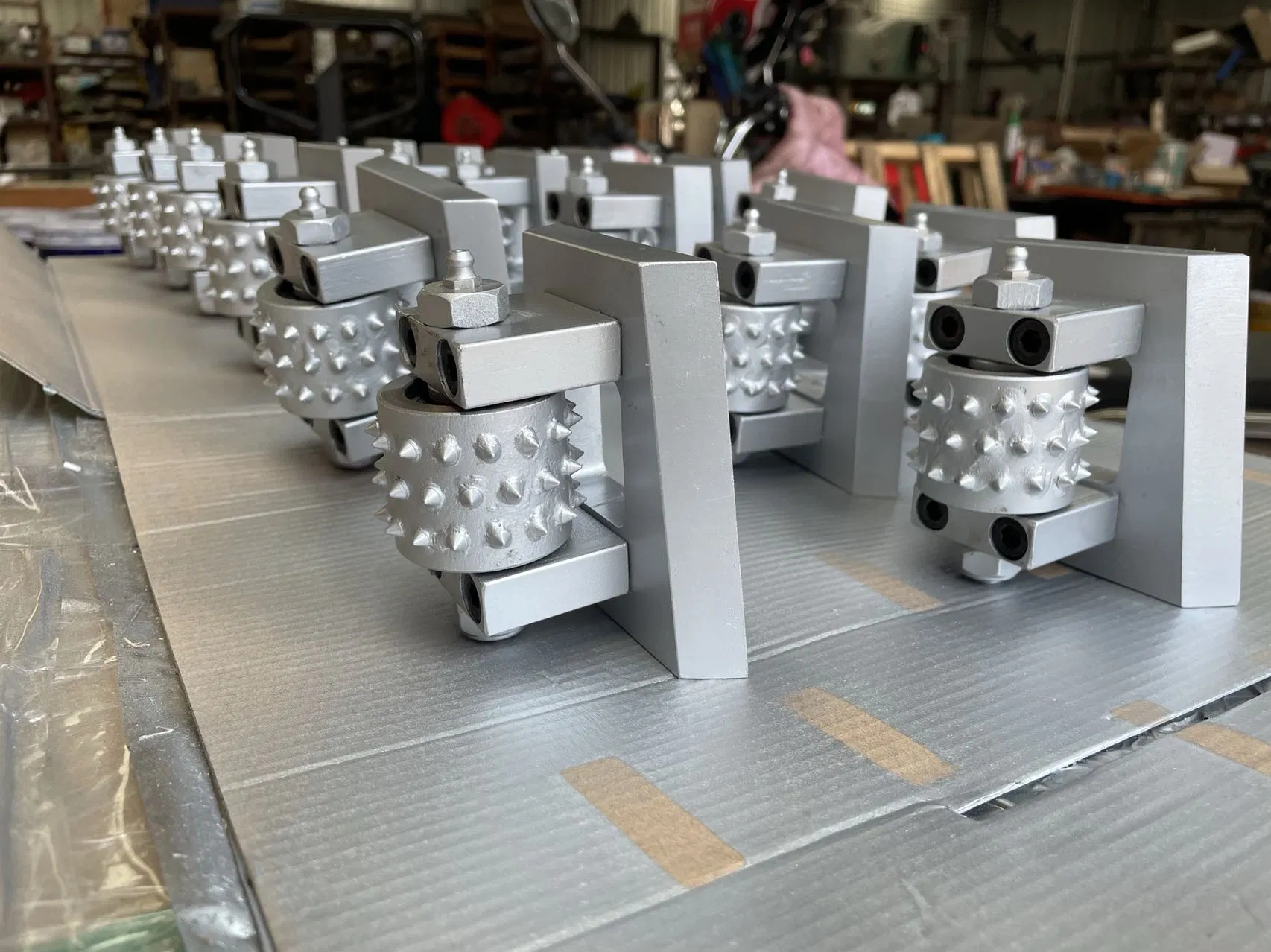 Diamond Rotary Roller Bush Hammer for Concrete Grinding