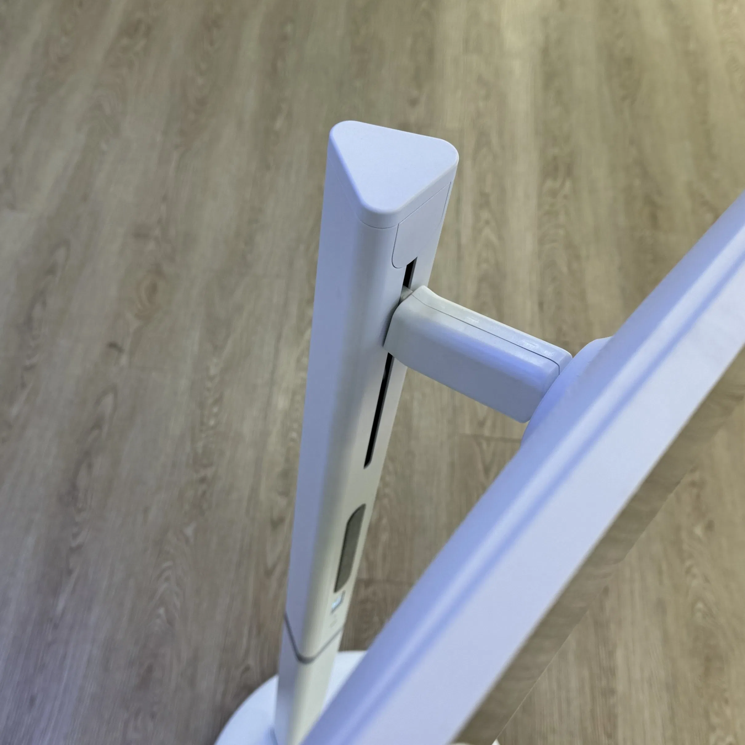 27 Inches Stand by Me Smart Home Live Wheel Rotate Interactive Fitness Battery Rechargeable Follow Me Movable TV