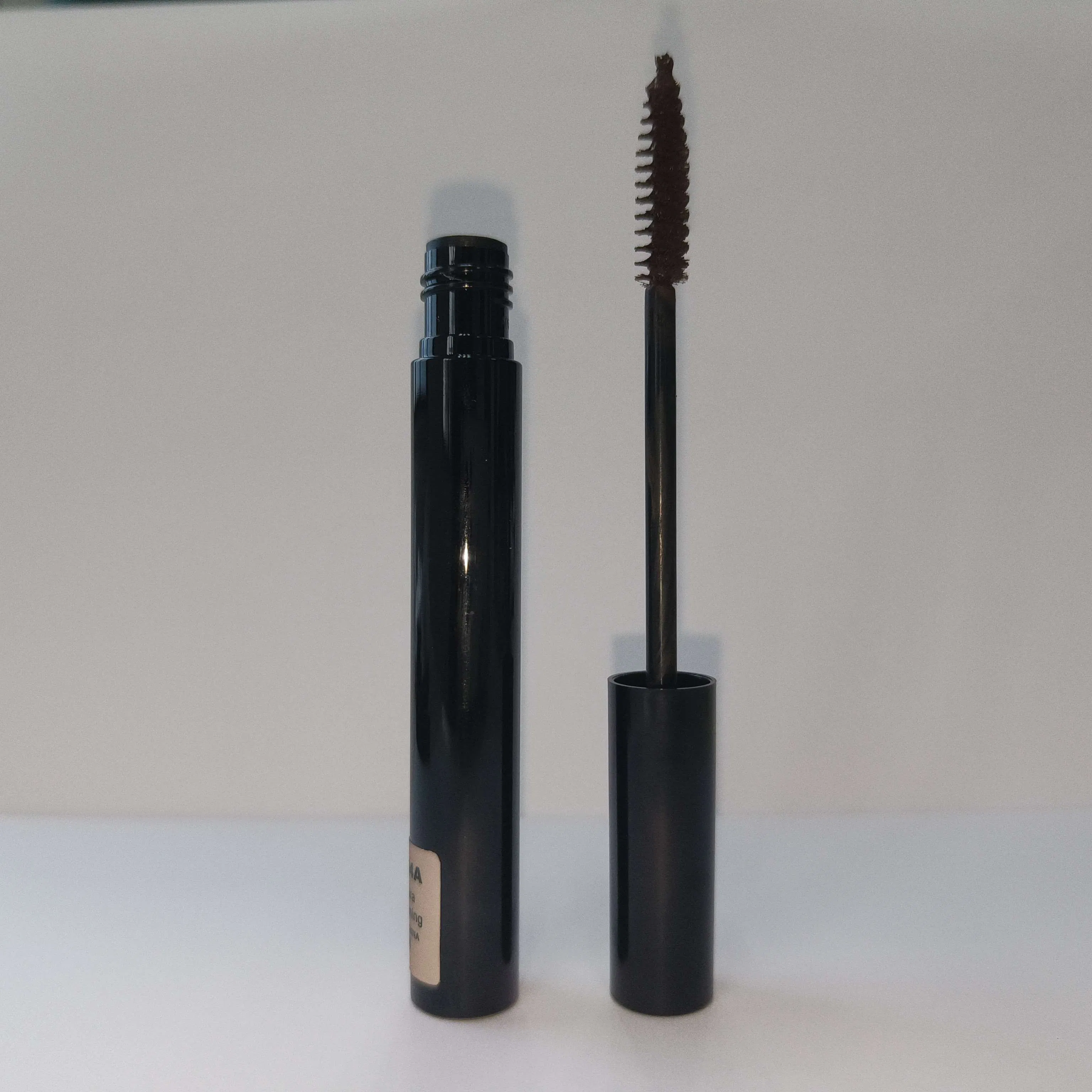 Long-Lasting Waterproof Mascara for All-Day Wear and Durability