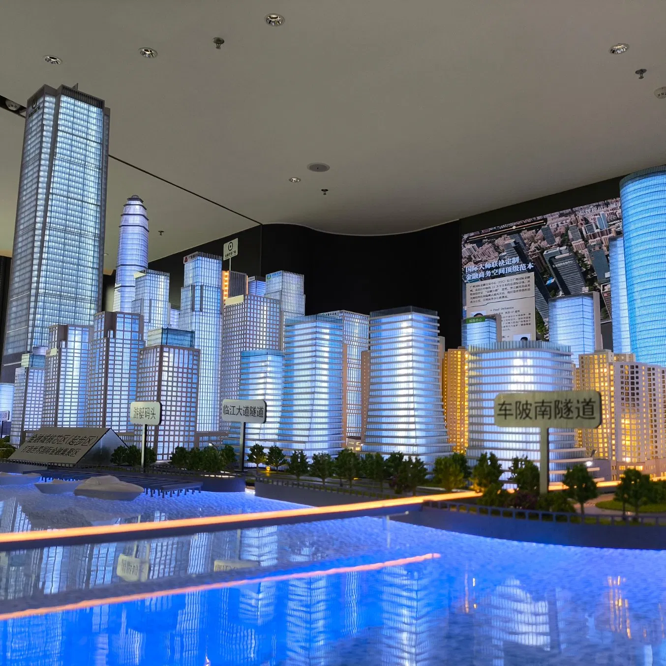 3D High-End Modern Commercial and Financial Square Building Sand Table Model