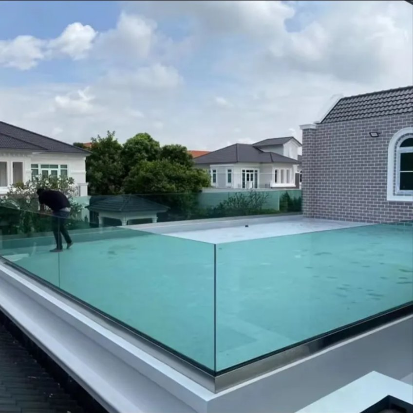 USA Standard Frameless Grey Glass Outdoor Railing Aluminium Base for Balcony or Terrace