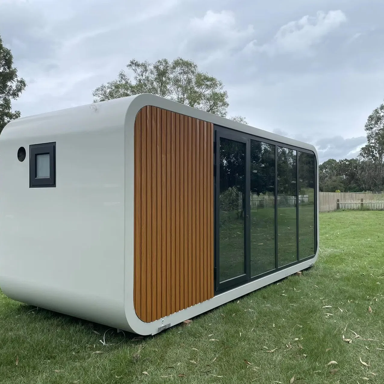 Modern Design Small Mobile Studio Pod 20FT 40FT Prefab Apple Cabin for Hotel