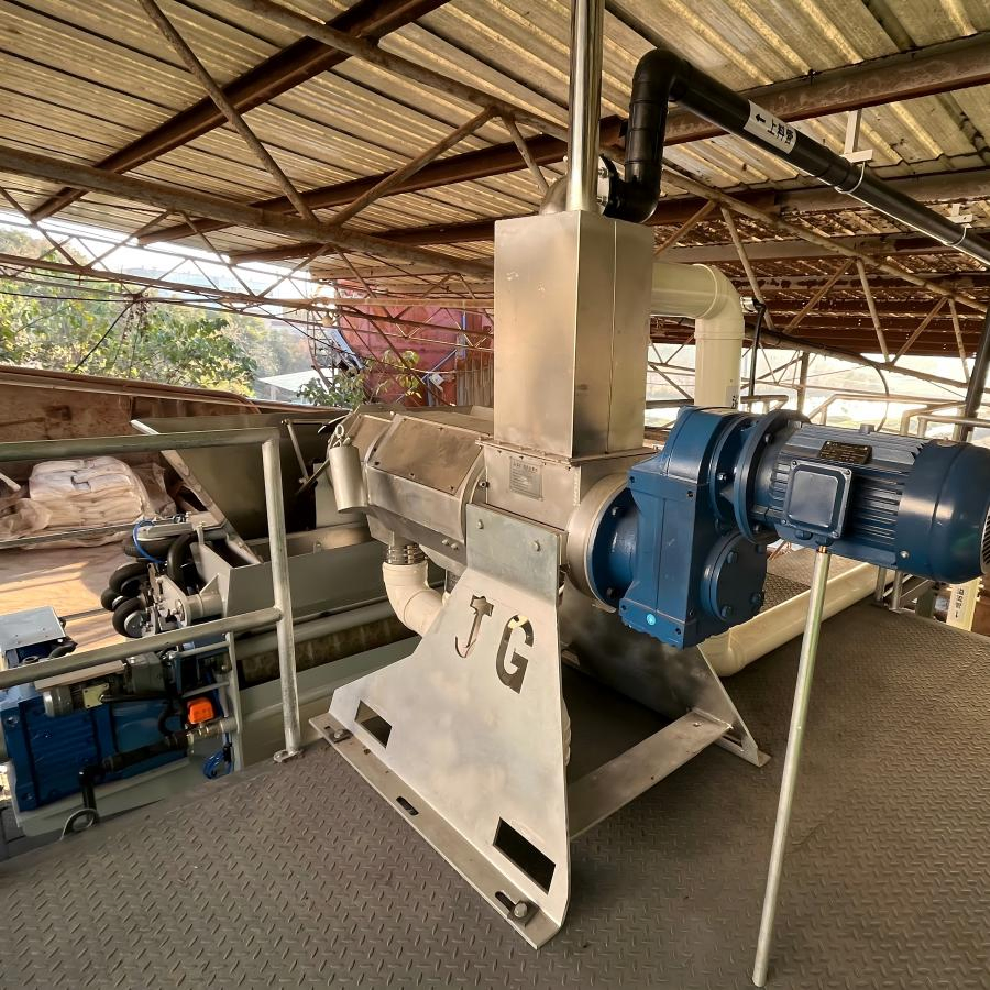 Сепаратор для навоза коров шнековый GYFL-7.5