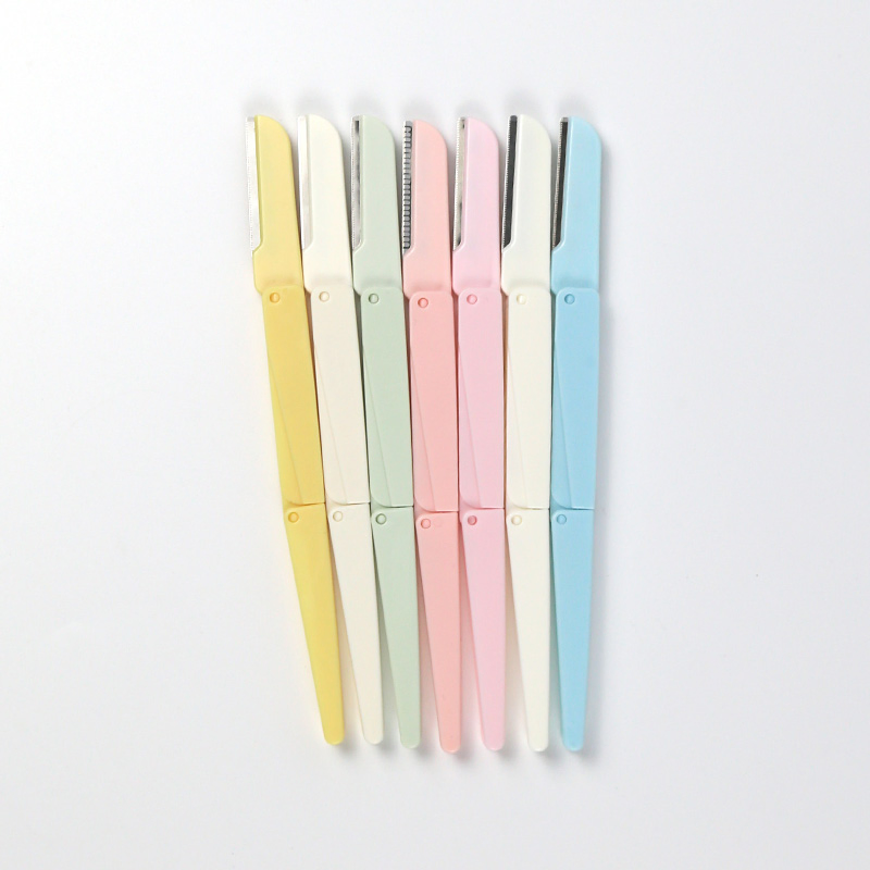 Compact Eyebrow Trimmer for Quick and Easy Styling