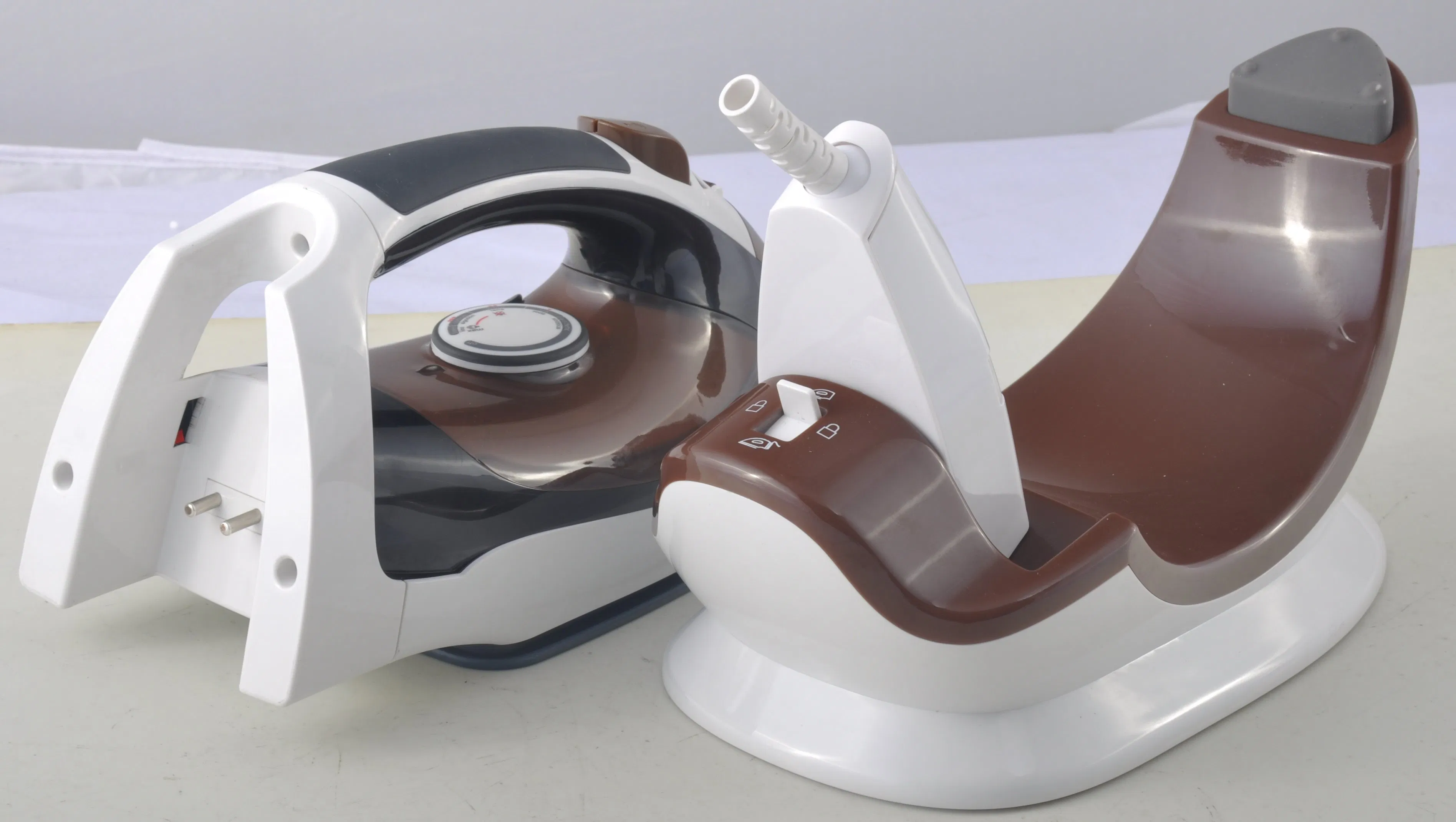 Cordless Steam and Dry 2400 W Iron with Burst of Steam Technology