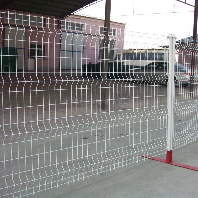 3D Curved Welded Wire Mesh Garden Fence Triangle V Mesh Security Mesh Panel Fence PVC Coated Hot Dipped Galvanized Security Wire Mesh Fence