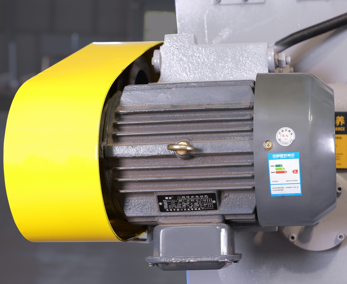 Ленточная пила по металлу полуавтоматическая гидравлическая GHZ4240