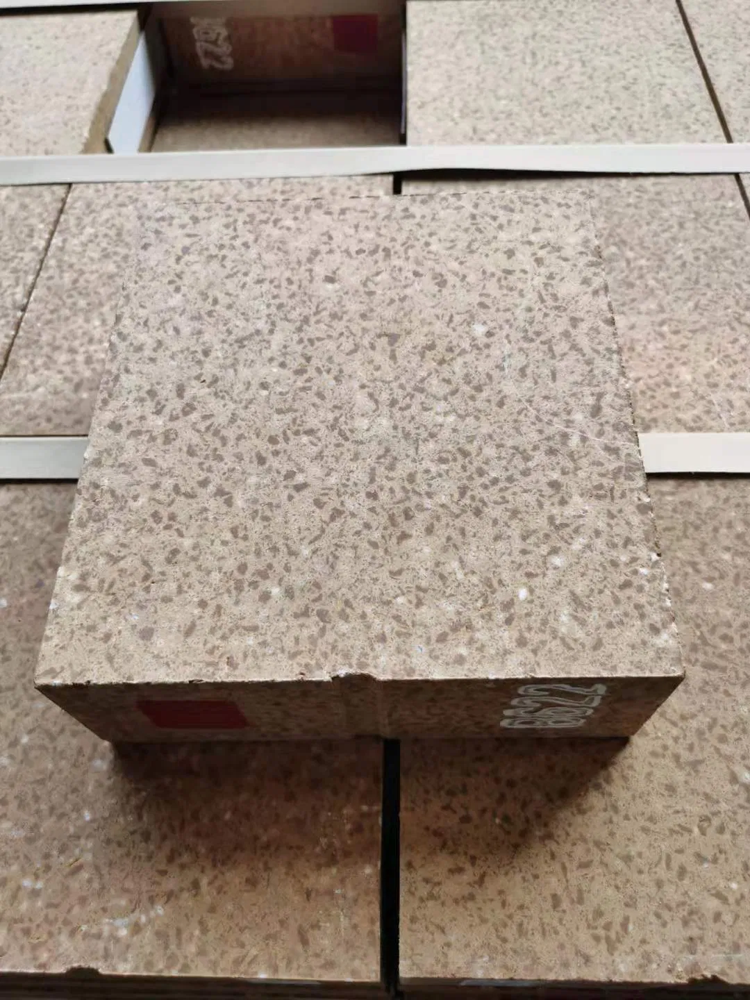 Магнезито-шпинельный кирпич MLJ85 для цементной печи