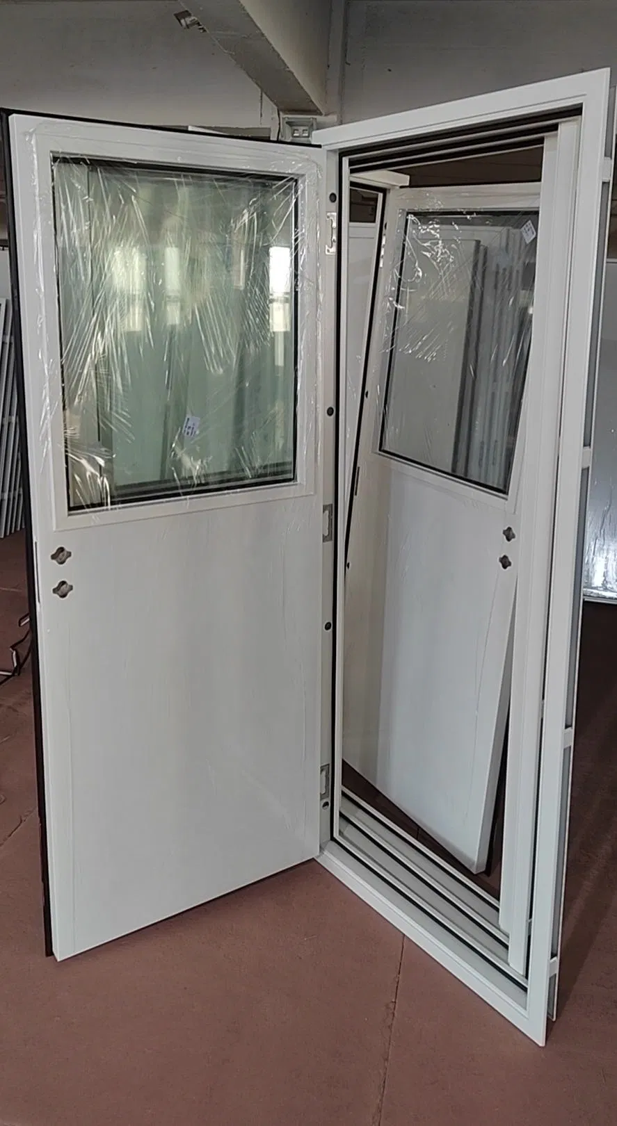 Металлическая дверь для модульных зданий CHAM-MDA601