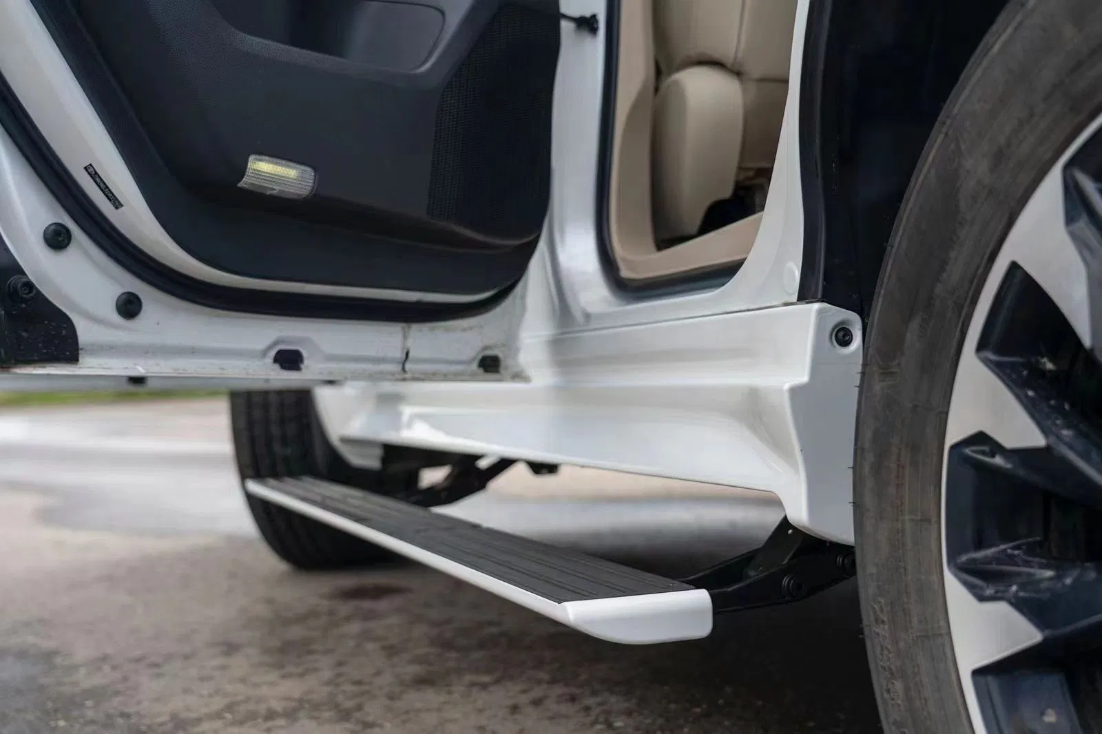 Weijia Universal 4x4 Automatic Power Running Board Side Step for Toyota Land Cruiser LC300