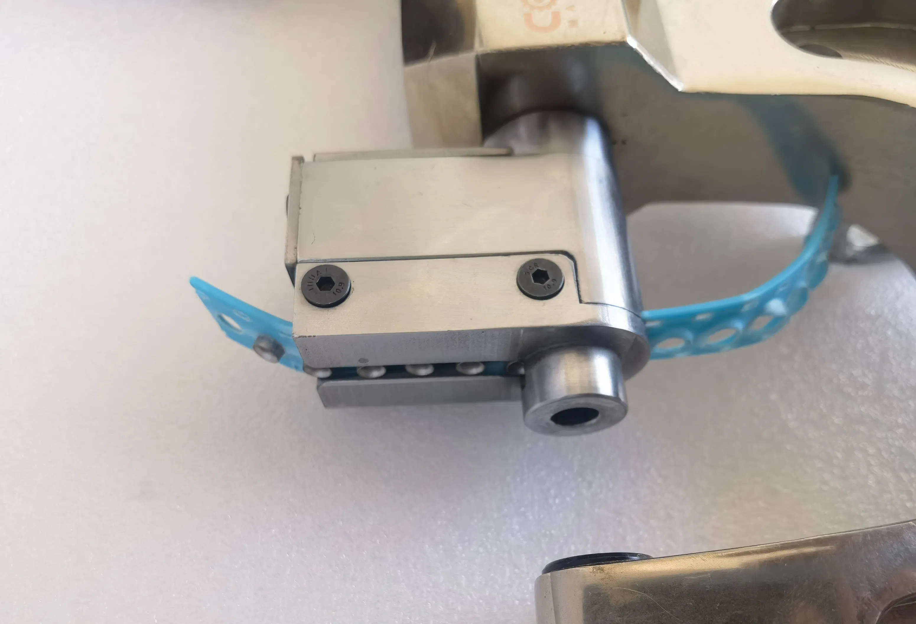 Automated and Efficient Electro-Hydraulic Riveting Gun Riveting Tool