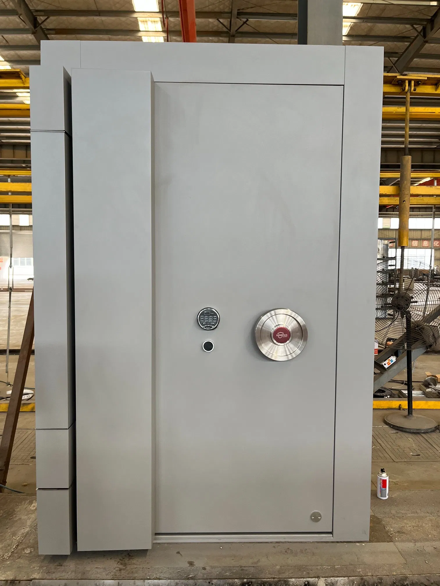 Chinese Manufacturer Steel Powder Coating Vault Door High Security Strong Room Door with Combination Lock