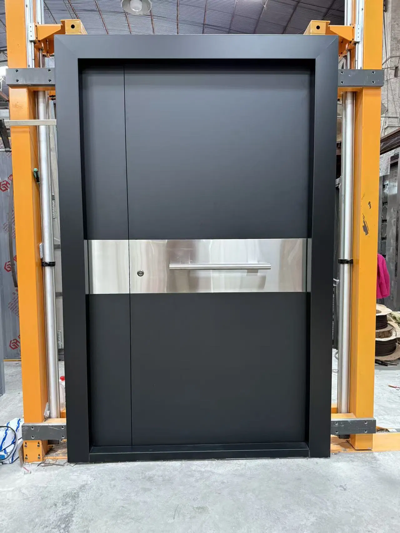Stylish and Durable Aluminum Entry Door with Custom Options
