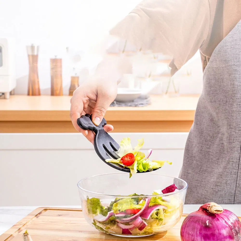 Пластиковые щипцы для салата