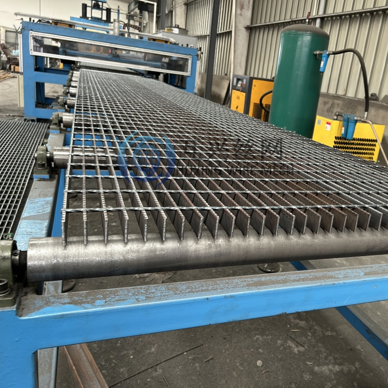 China Factory Sales Types of Steel Grating Mild Carbon Stainless Steel 304 Trench Drain Grating Steel Walkway Mesh Grating Press Lock Welded Steel Bar Grating