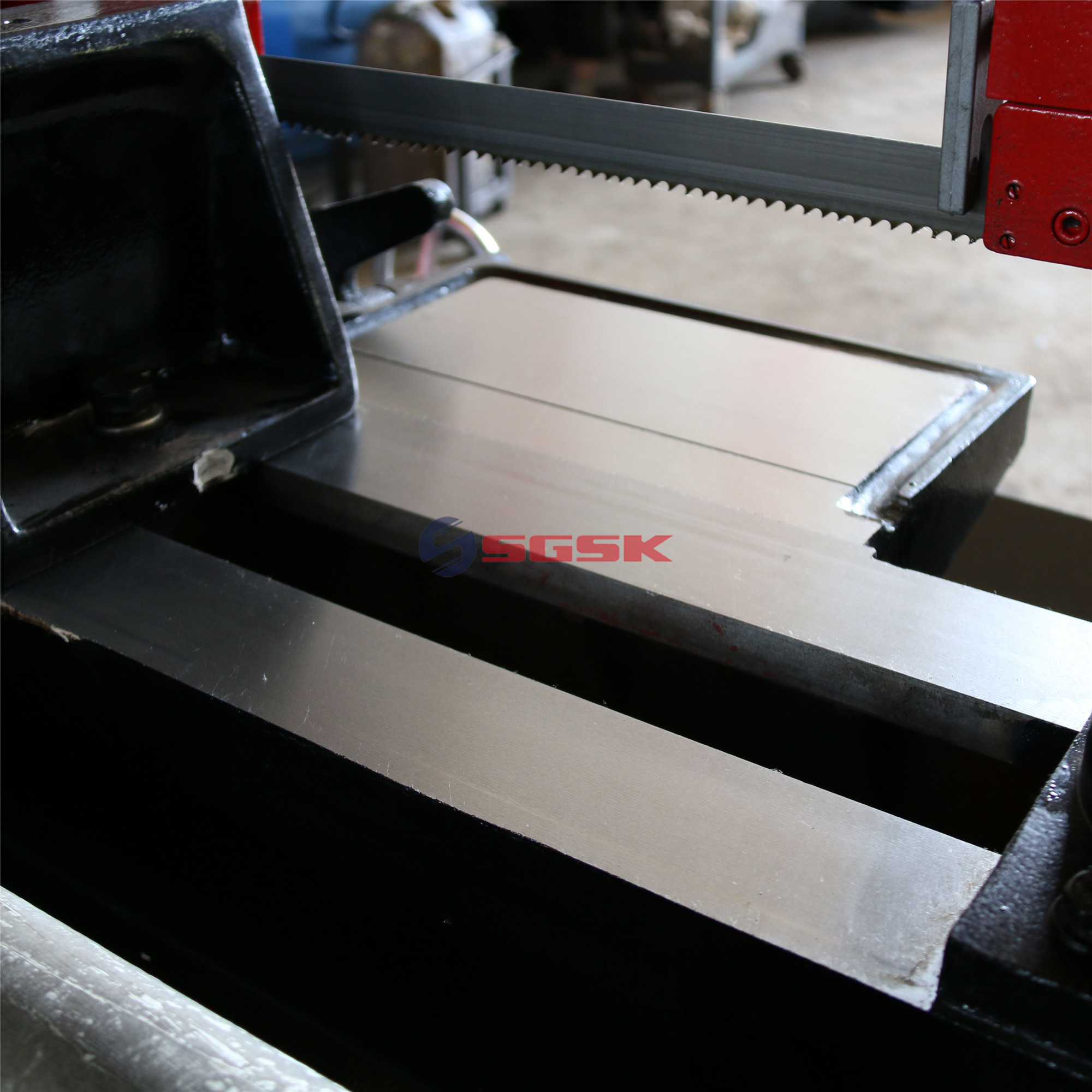 Ленточная пила по металлу горизонтальная GH4235