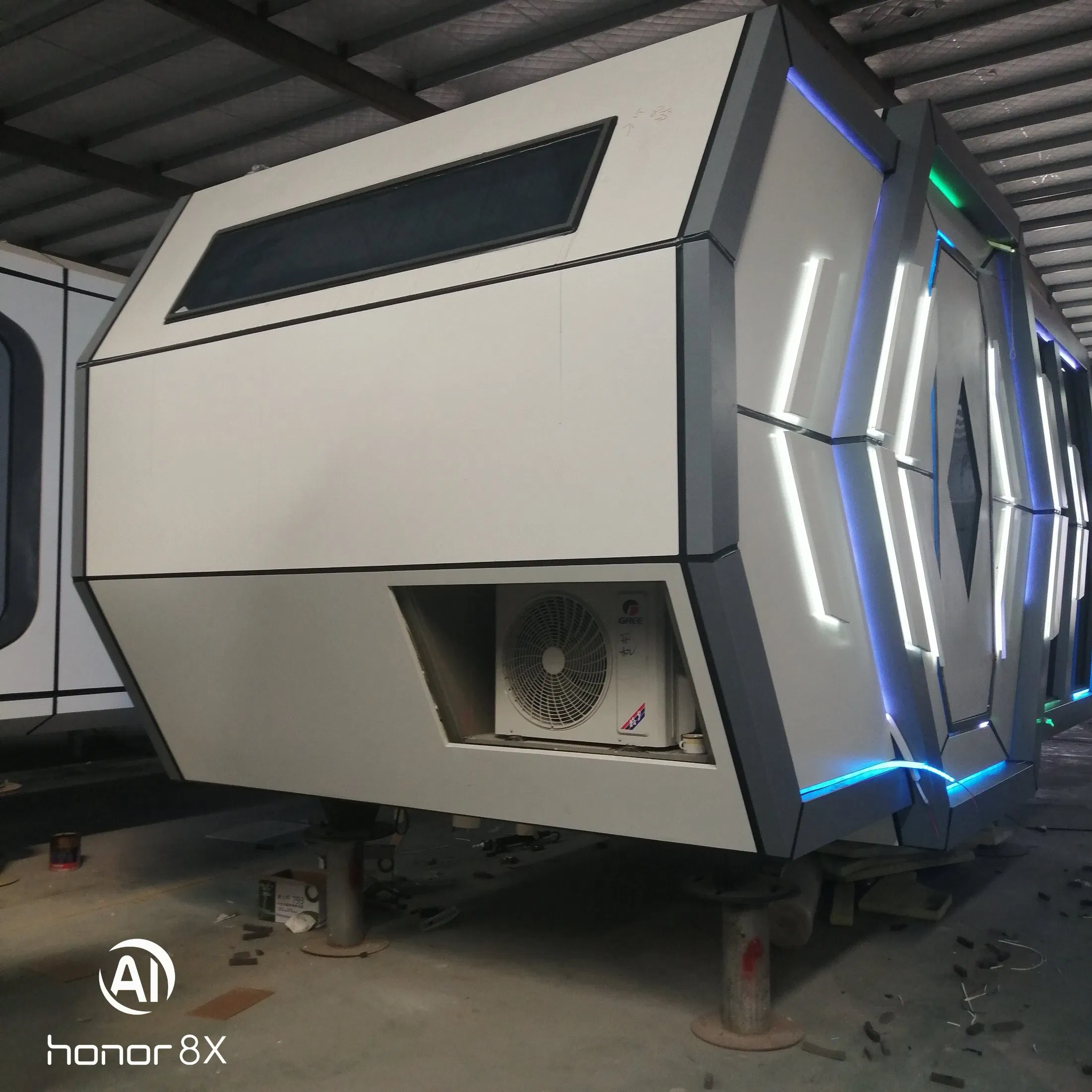 Shiny Tiny Mobile Home Capsule Prefabricated House