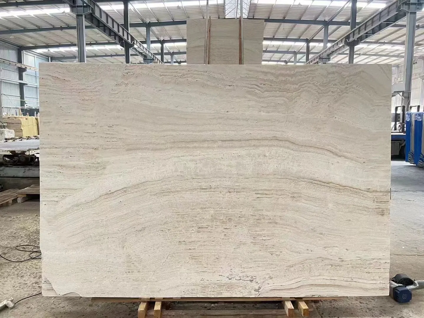 Factory Wholesale Honed Polished Iran Super White Travertine Slabs for Interior and Outdoor Floor and Wall Cladding Decor
