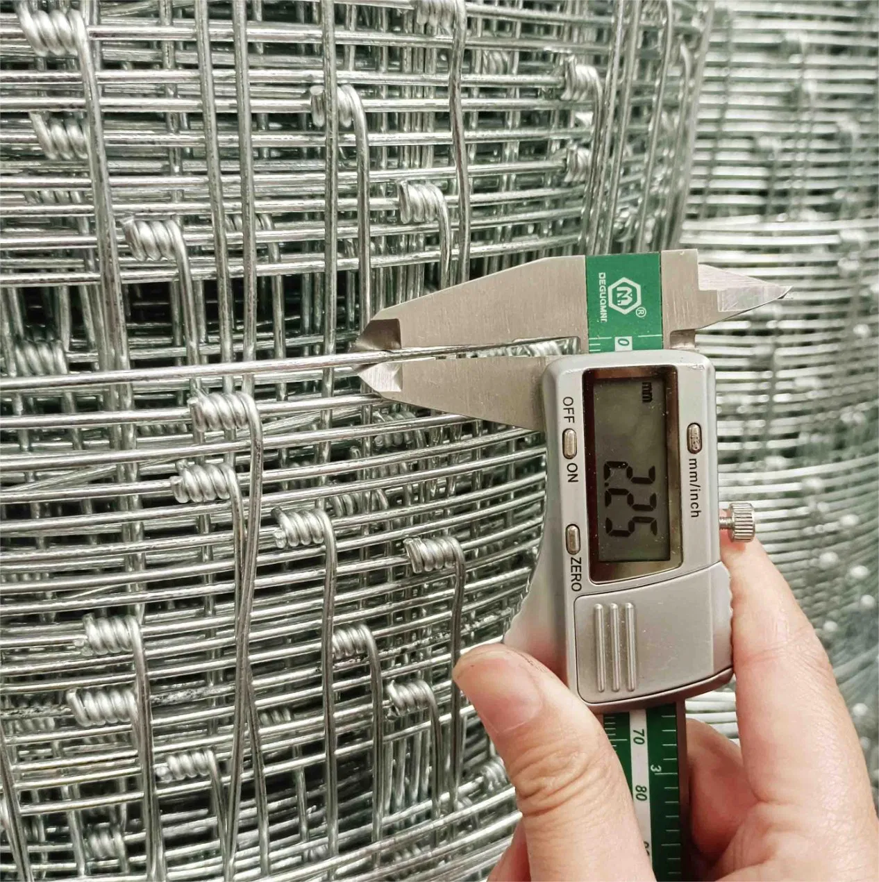 Wholesale Hot Sale Cheap Galvanized Sheep Livestock Wire Mesh Rolls Security Metal Horse Cattle Fence Wire Fence Mesh Field Farm Fence for Fixed Knot/Deer/Game