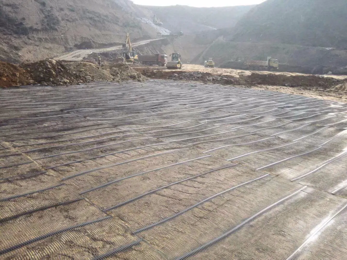 Customized Black 80kn 100kn Asphalt Road Glass Bidirectional Fiber Geogrid for High-Quality Slope Protection Roadbed Reinforcement