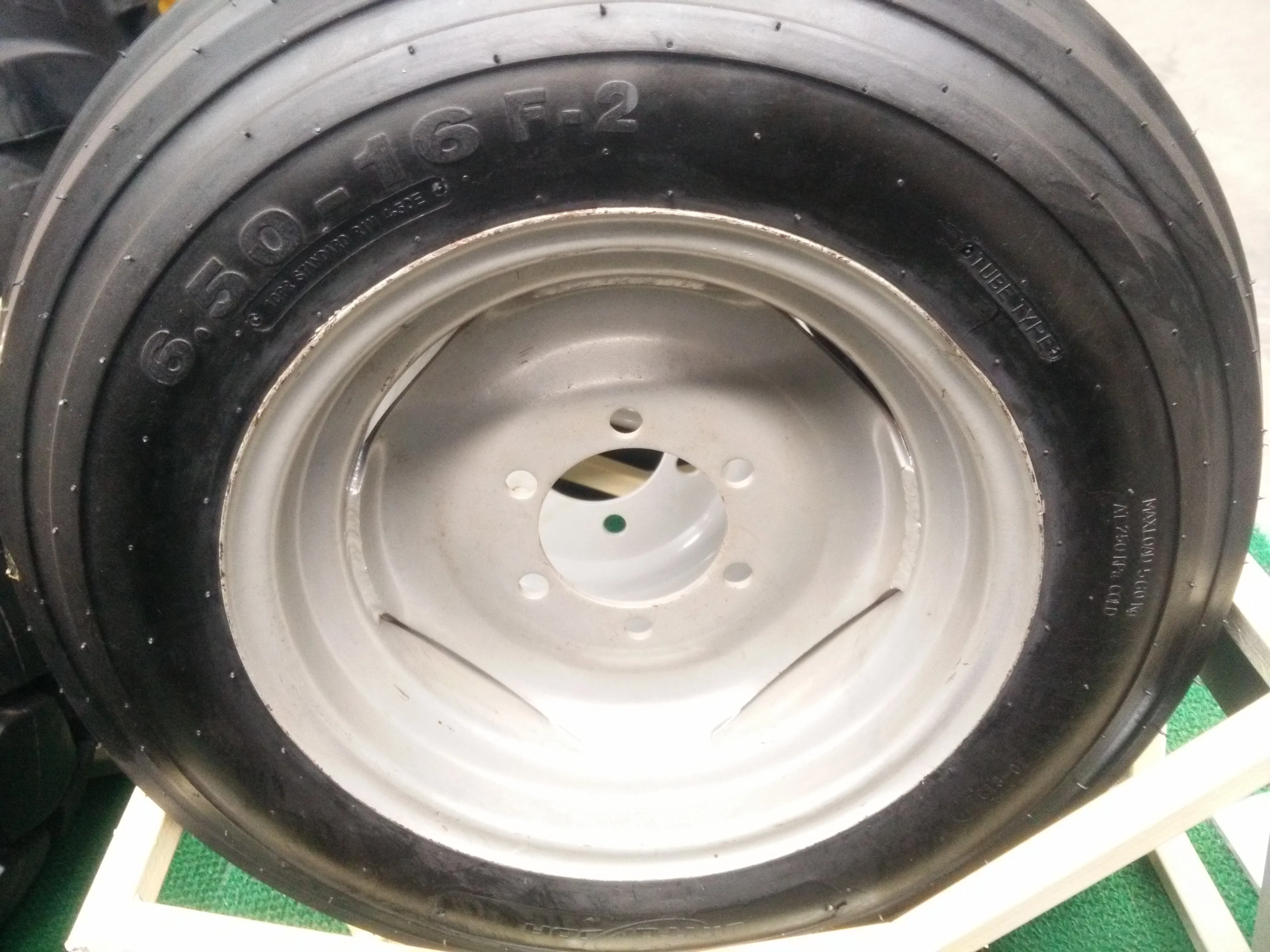 Premium Quality 14.9-24 R2 Tractor Tires for Farming