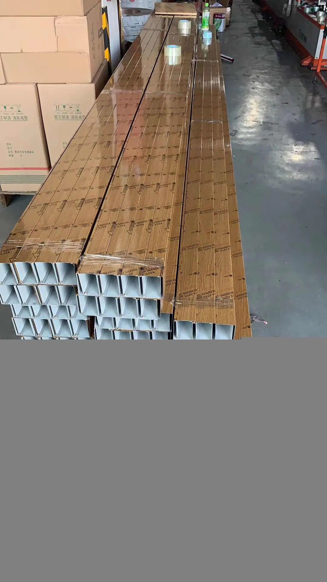 Wood Grain Aluminum U-Shape Square Tube Metal Baffle Ceiling