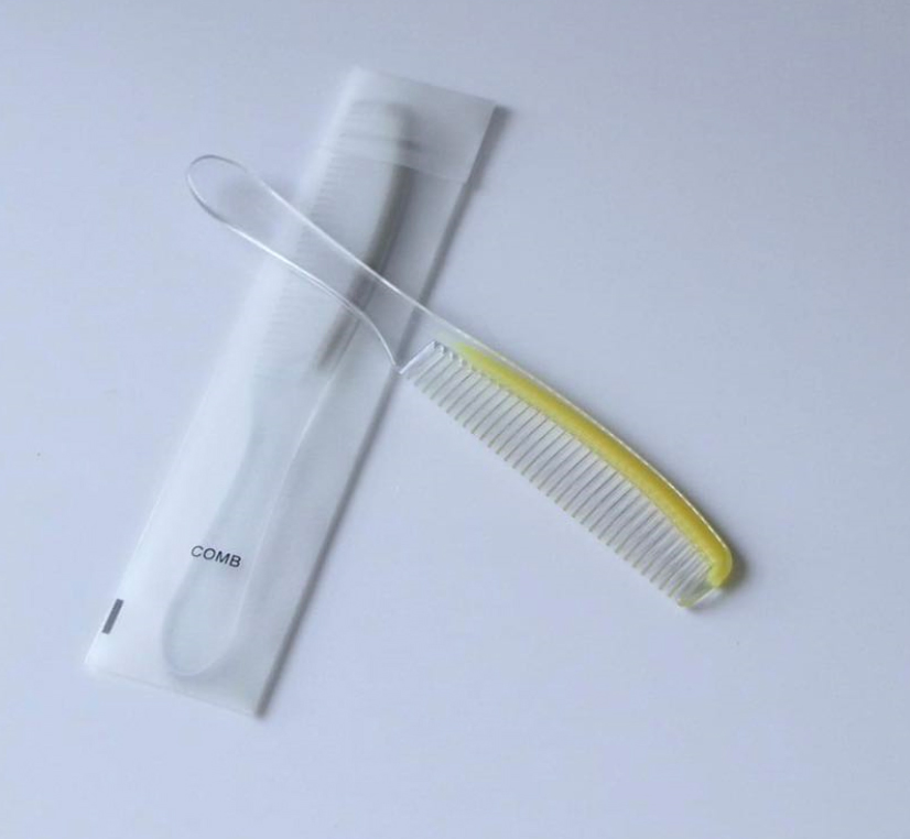 Comb in Sachet with Hotel Amenities for Hotel Room Using
