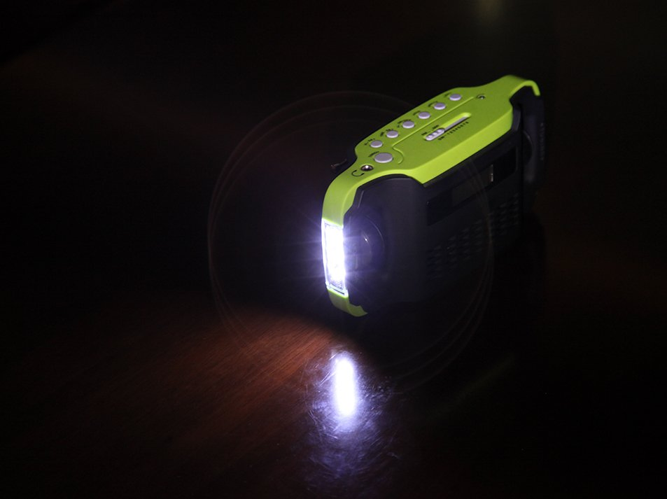 Радио Dynamo Sorbo с солнечной панелью и фонариком