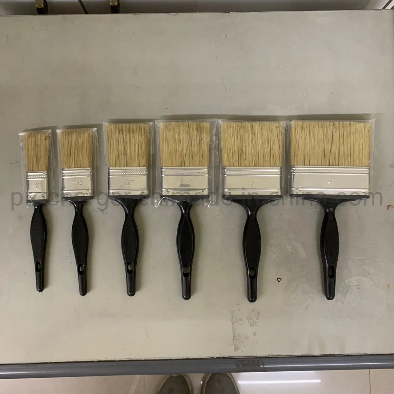 Профессиональная кисть для покраски с пластиковой ручкой