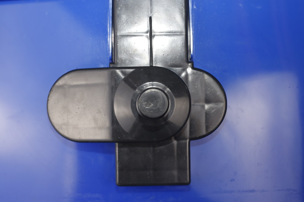 Большой уличный пластиковый мусорный бак 1100 л с колесами