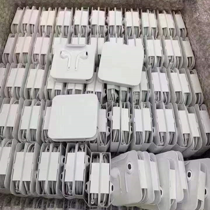 A1748 Earpods with Lightning Connector (MMTN2) Mobile Phone Accessories Wired Earpods for iPhone 11 12 13 14 PRO Max Lightning Connector