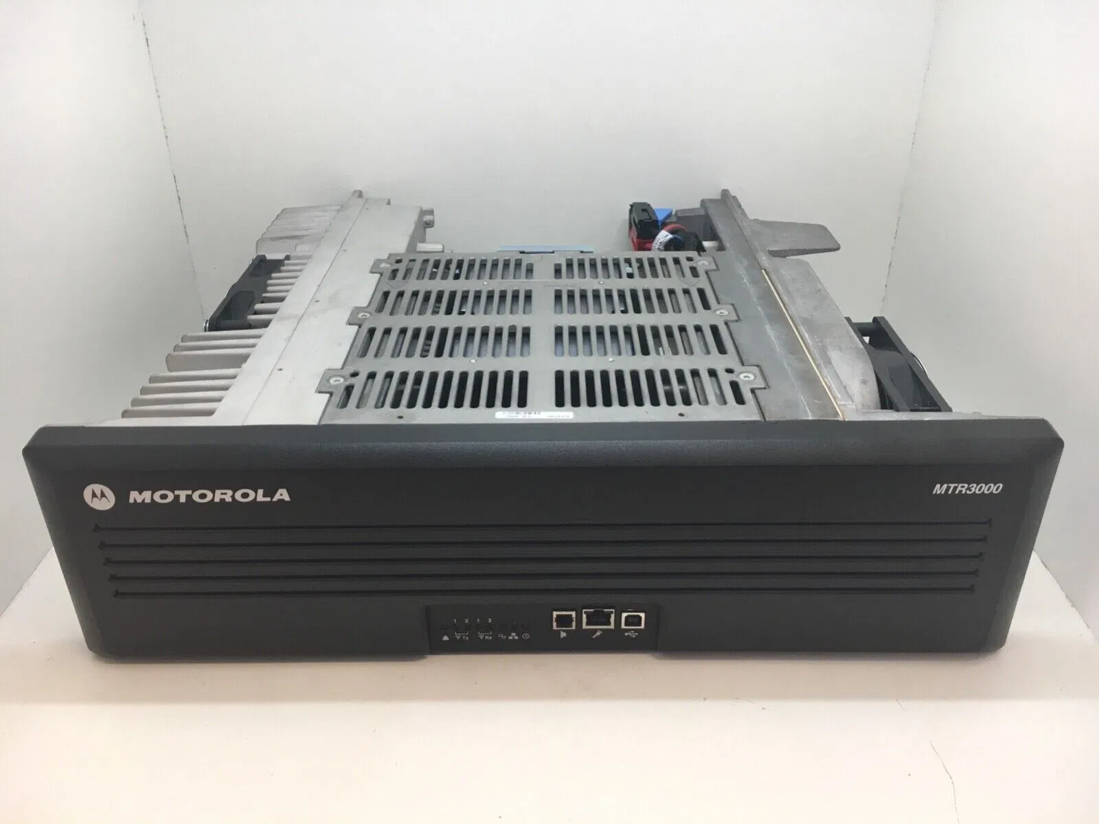 Радиостанция MTR3000 VHF/UHF, 200 каналов, дальность >30 км