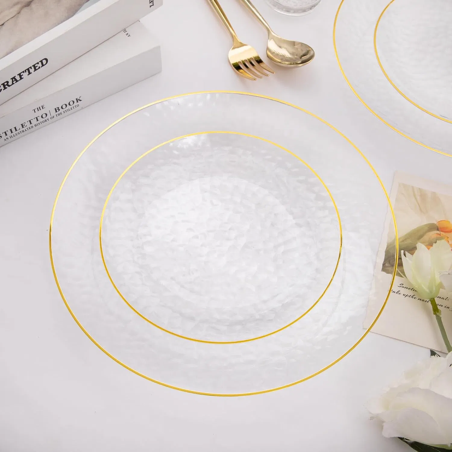 Disposable White Plastic Dinner Plates with Color Pattern 7.5-10.25 Inches Round Shape for Weddings Christmas and Parties