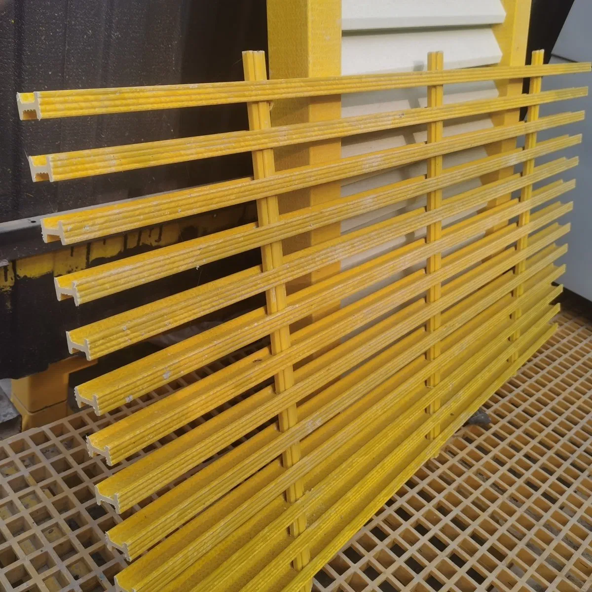Hw Customized Glass Fiber Pultruded Grilles GRP Gratings