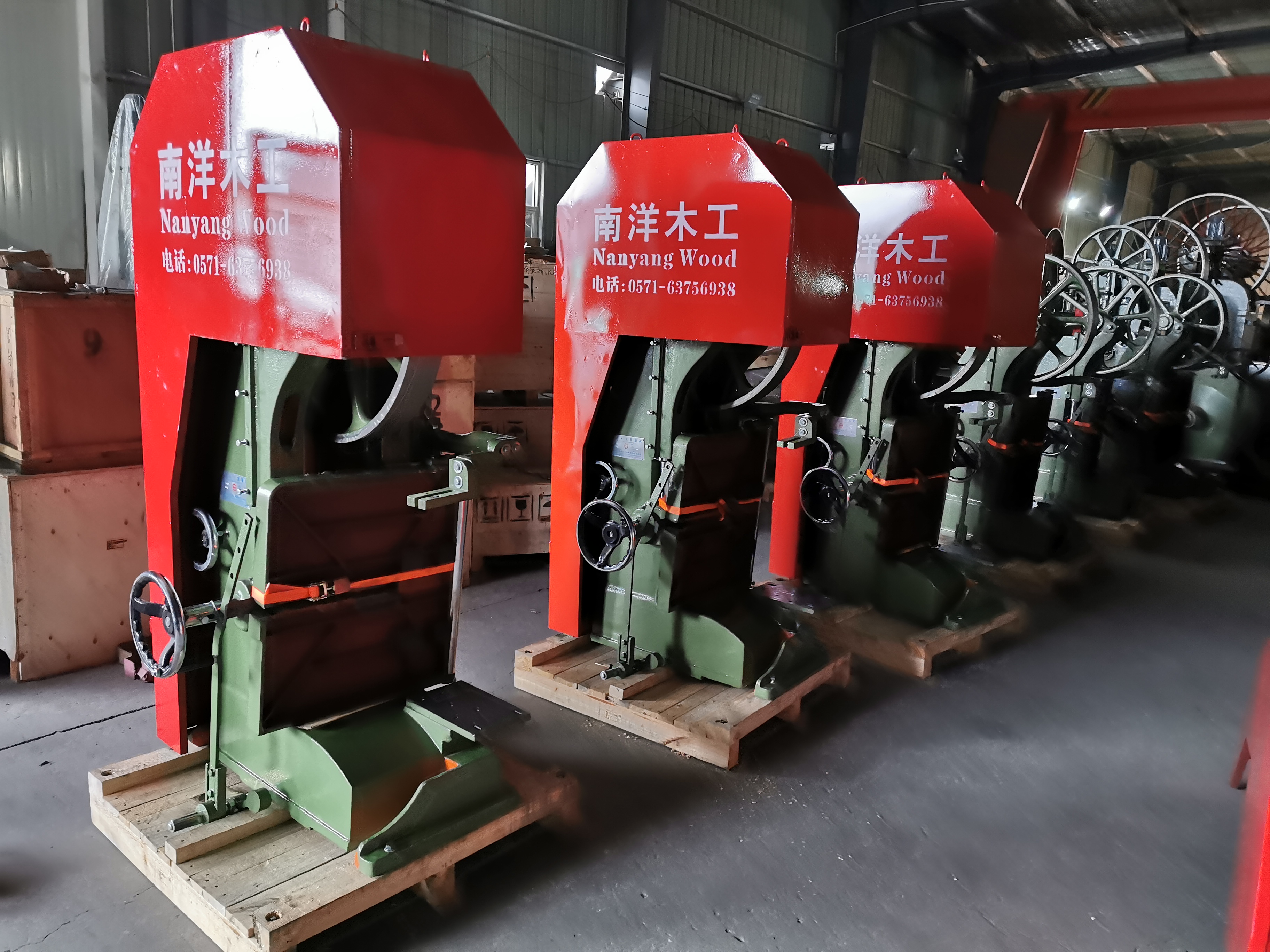 Ленточная пила по дереву вертикальная для деревообработки