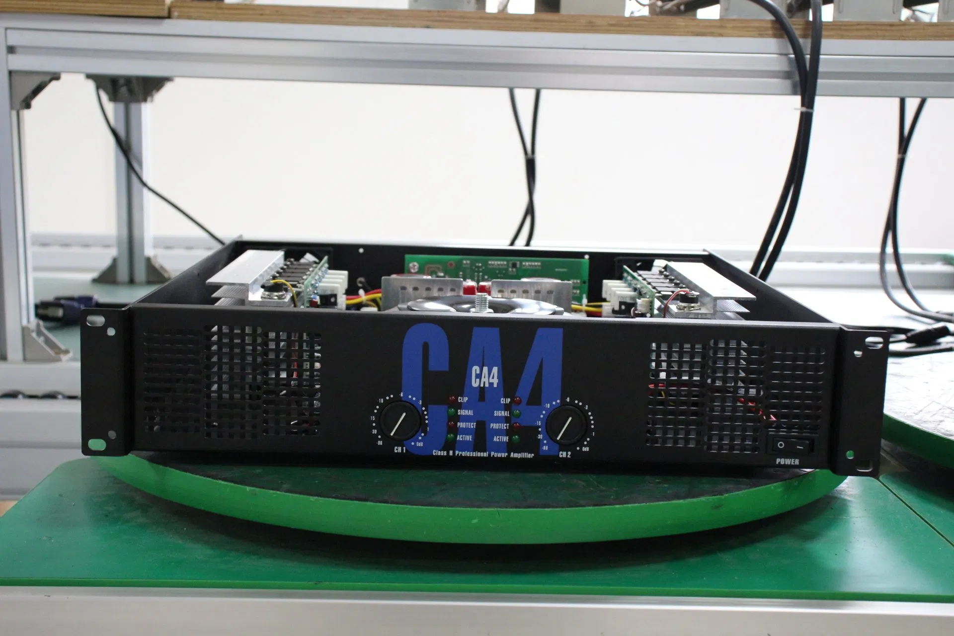 Усилитель мощности CA4 700Вт для дискотек